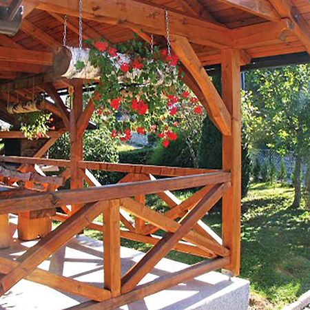 2 Bedroom Cozy Home In Bosiljevo Bagian luar foto